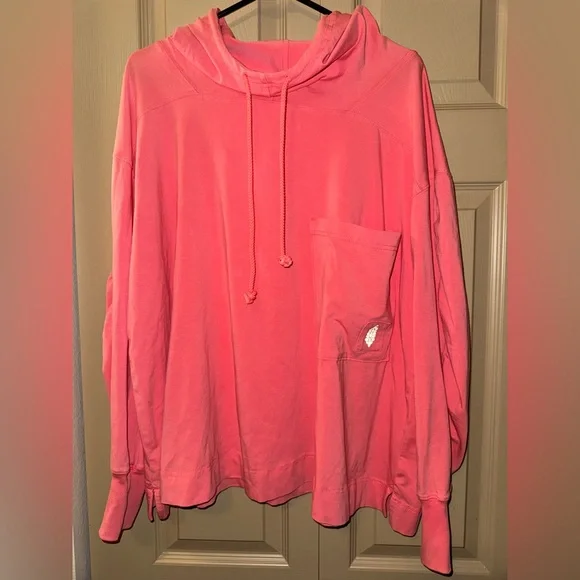 NWT - FP Movement Hot Shot Hooded Layer in the color Hibiscus - Picture 1 of 4